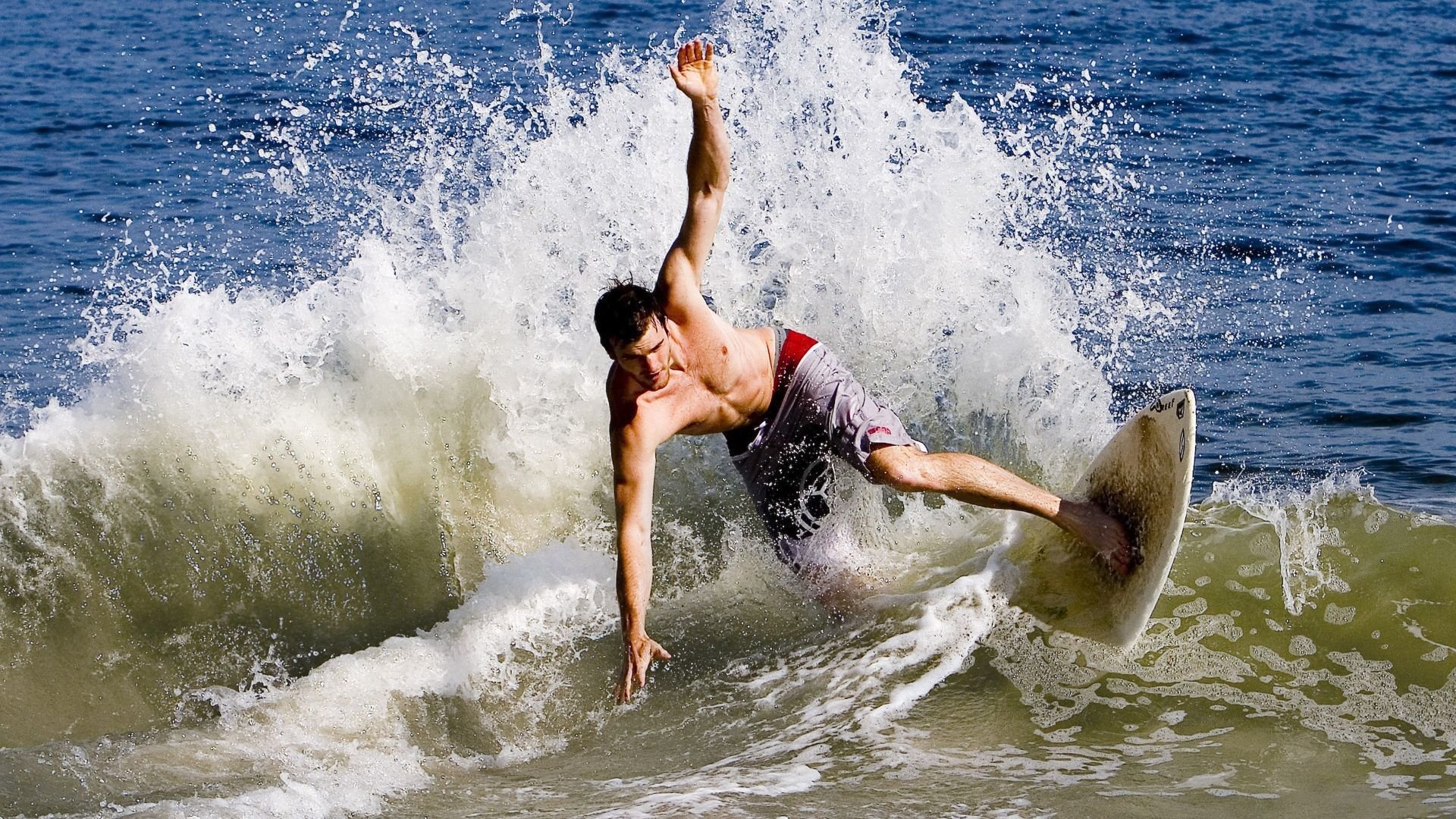 《英雄联盟》“巅峰预选”,冠军争夺火热开启!